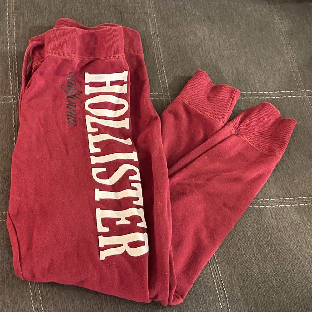 Hollister Maroon jogger pants size small 😎